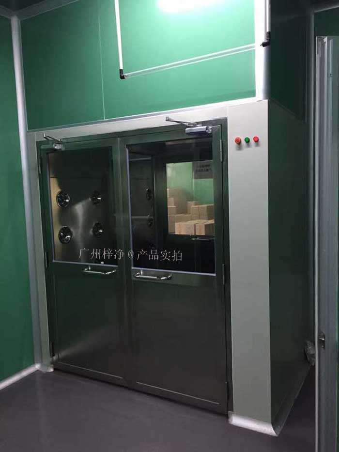 風淋室（又名空氣浴塵室、風淋房、風淋門、空氣吹淋室、AIR SHOWER，風淋設備，風淋機之類）