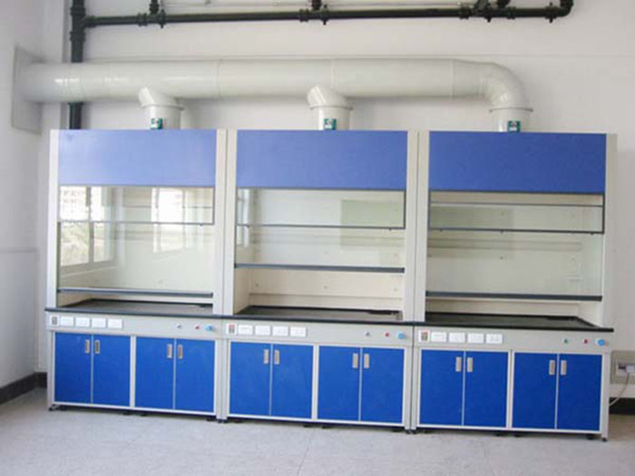 通風(fēng)柜應(yīng)安裝在實驗室的通風(fēng)良好區(qū)域