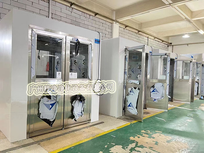 風(fēng)淋室的結(jié)構(gòu)和設(shè)計會影響風(fēng)淋效率,進(jìn)而影響所需的風(fēng)淋時間。 風(fēng)淋室的結(jié)構(gòu)和設(shè)計會影響風(fēng)淋效率,進(jìn)而影響所需的風(fēng)淋時間。