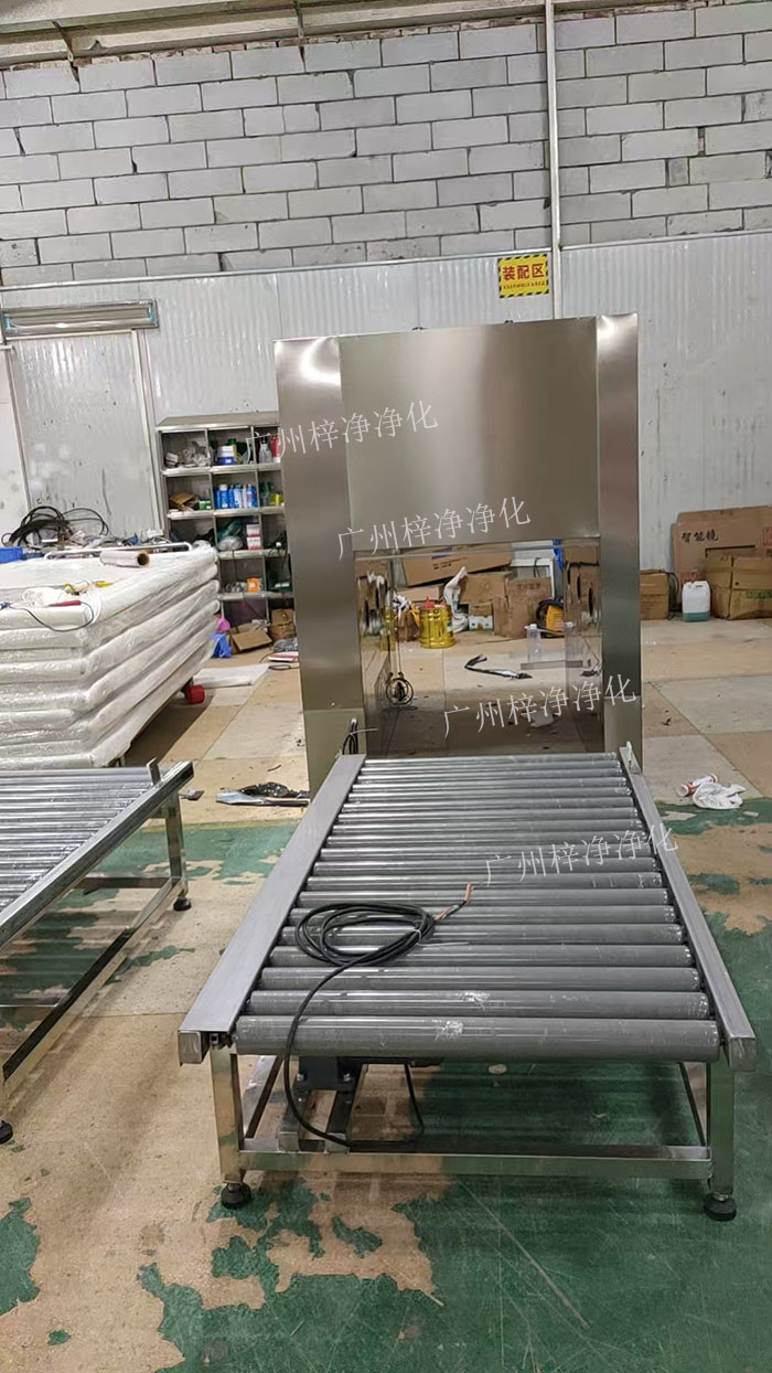 自動門層流傳遞窗可配合輸送線兩端設有自動門，實現(xiàn)物品的自動進出，減少人工操作。